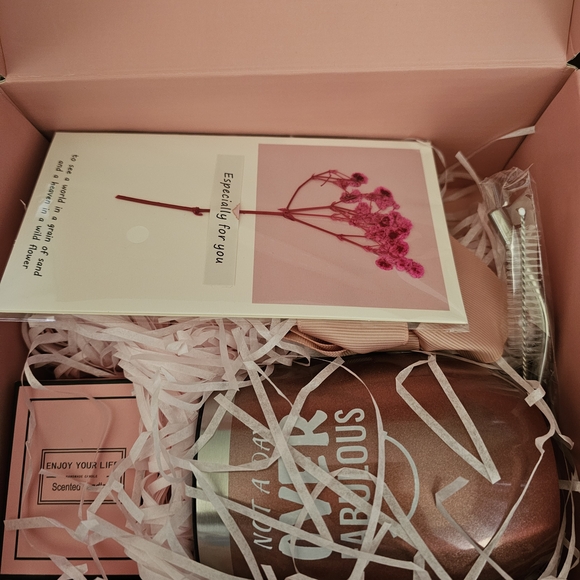 Pink Gift Box with Short Tumbler and Bath Bomb - Picture 6 of 11